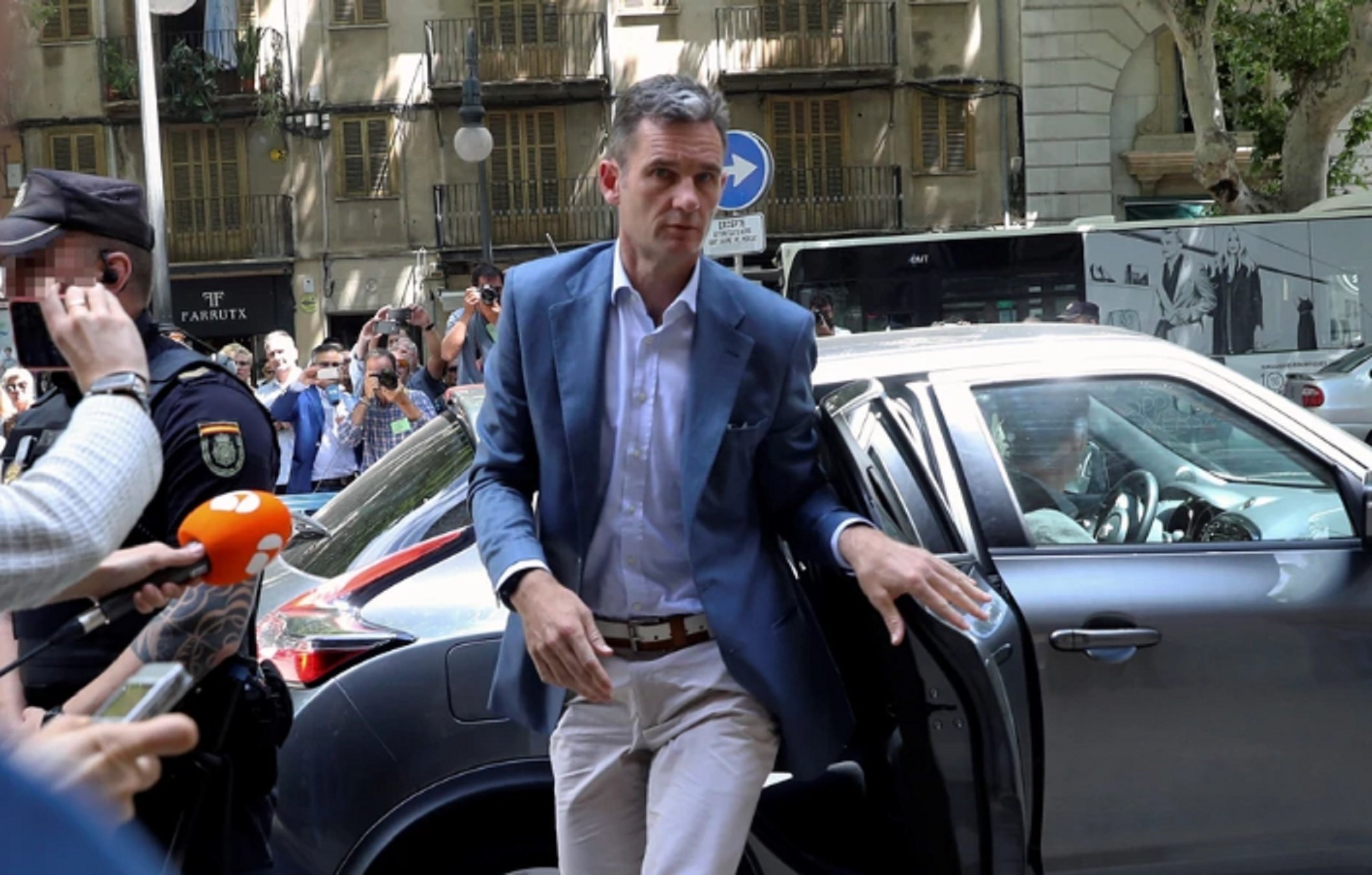 Iñaki Urdangarin sortint d'un cotxe EFE Iñaki Urdangarin sortint d'un cotxe EFE