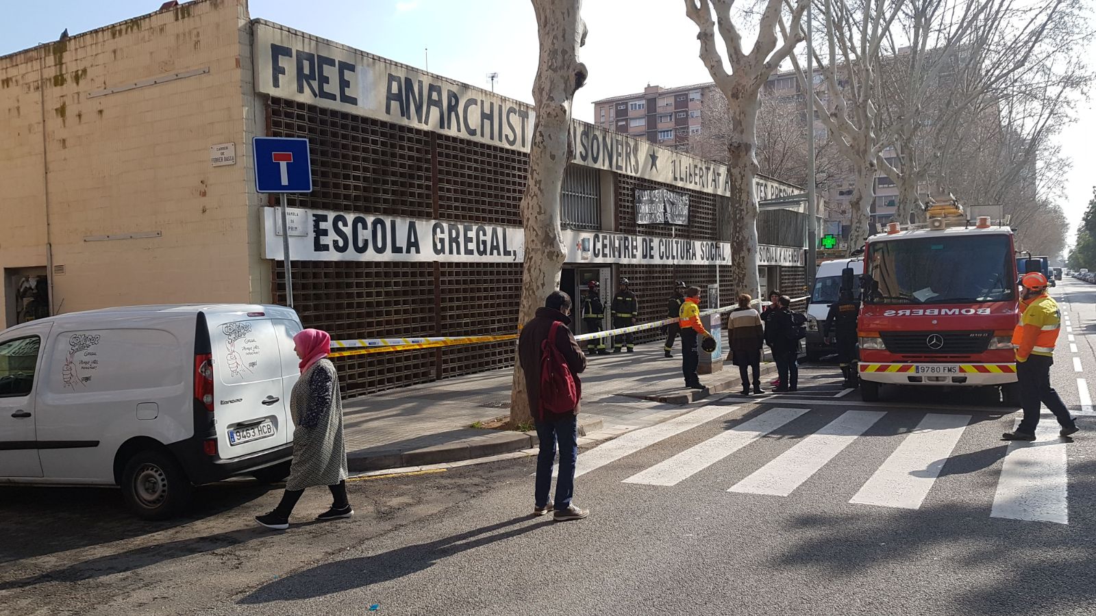 Se hunde el interior de un edificio de la rambla Prim de Barcelona