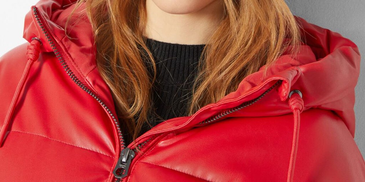 Hoy te vas a enamorar 3 veces de la cazadora puffy acolchada efecto piel de Bershka