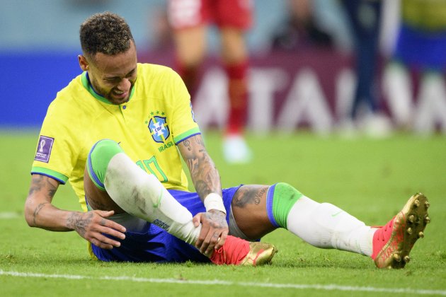 Neymar lesionado Brasil / Foto: EFE - Laurent Gillieron