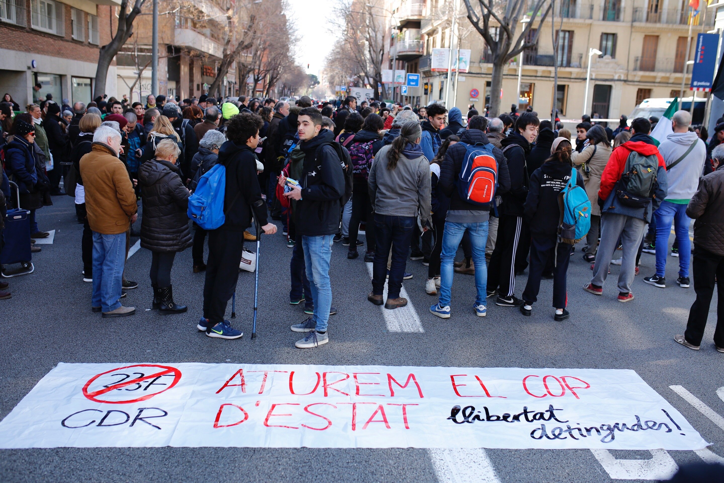 Los CDR se concentran ante la comisaría de las Corts