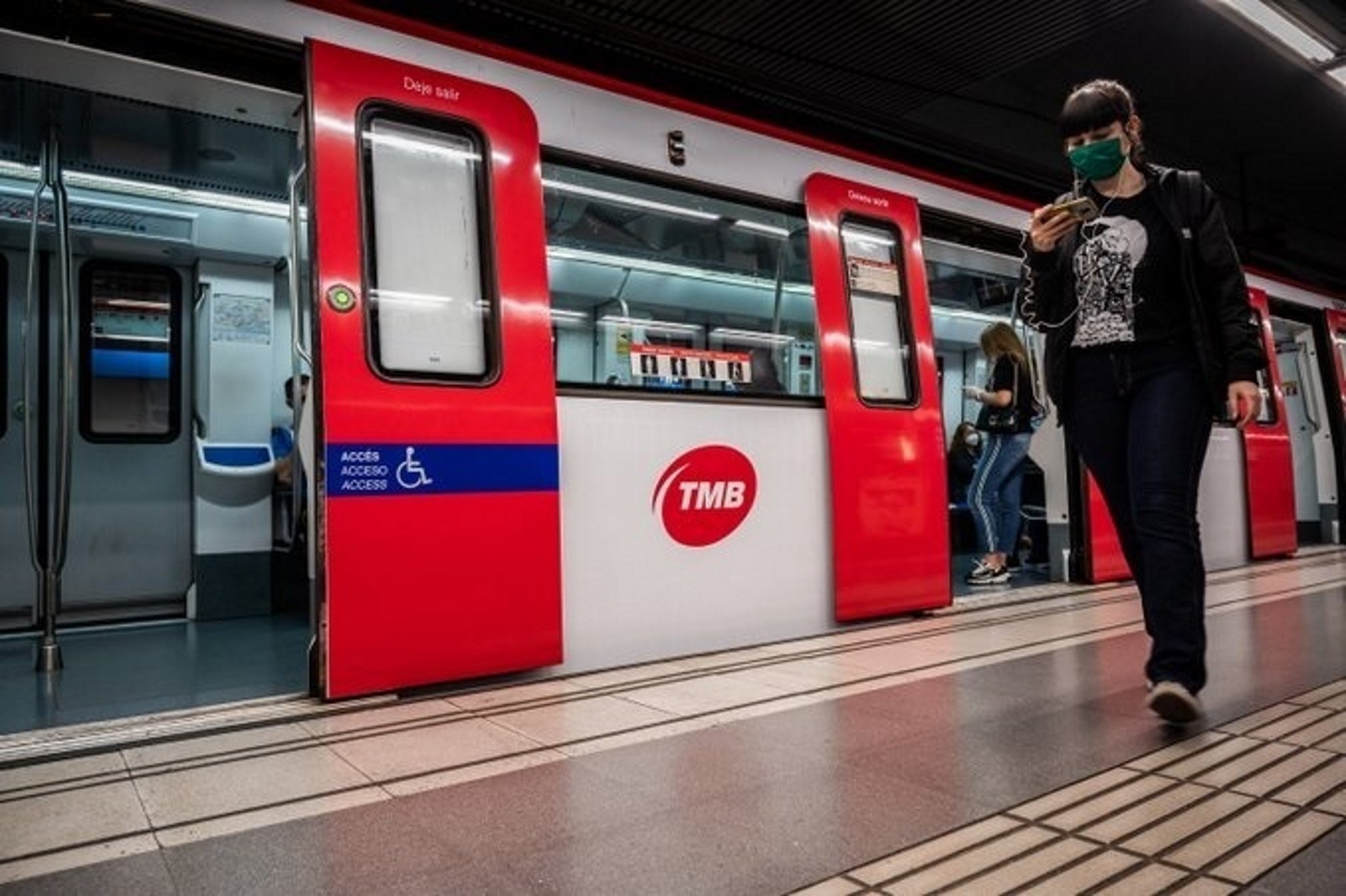 TMB incrementará el servicio de metro hasta el 12,6% durante los festivos previos a Navidad