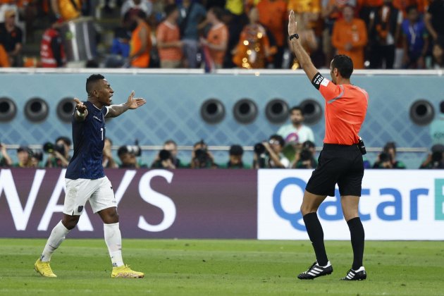 Pervis Estupiñán Mustapha Ghorbal gol anulado Ecuador Mundial Qatar / Foto: EFE