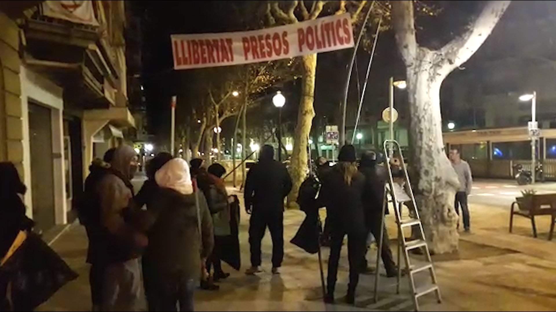 Vídeo: Así actúan los españolistas en Arenys de Mar, a cara tapada