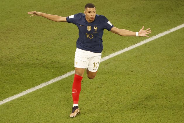 Mbappe cono Francia celebrando el primer tanto contra Dinamarca / Foto: EFE