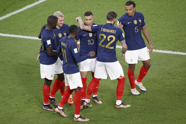 Francia celebrando el gol de Mbappe ante Dinamarca / Foto: EFE