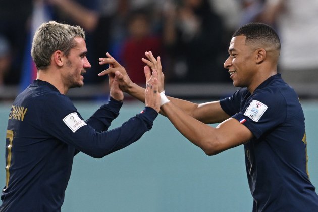 Griezmann y Mbappe celebrando el segundo gol de Francia contra Dinamarca / Foto: EFE