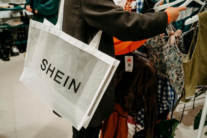 Greenpeace carrega contra Shein