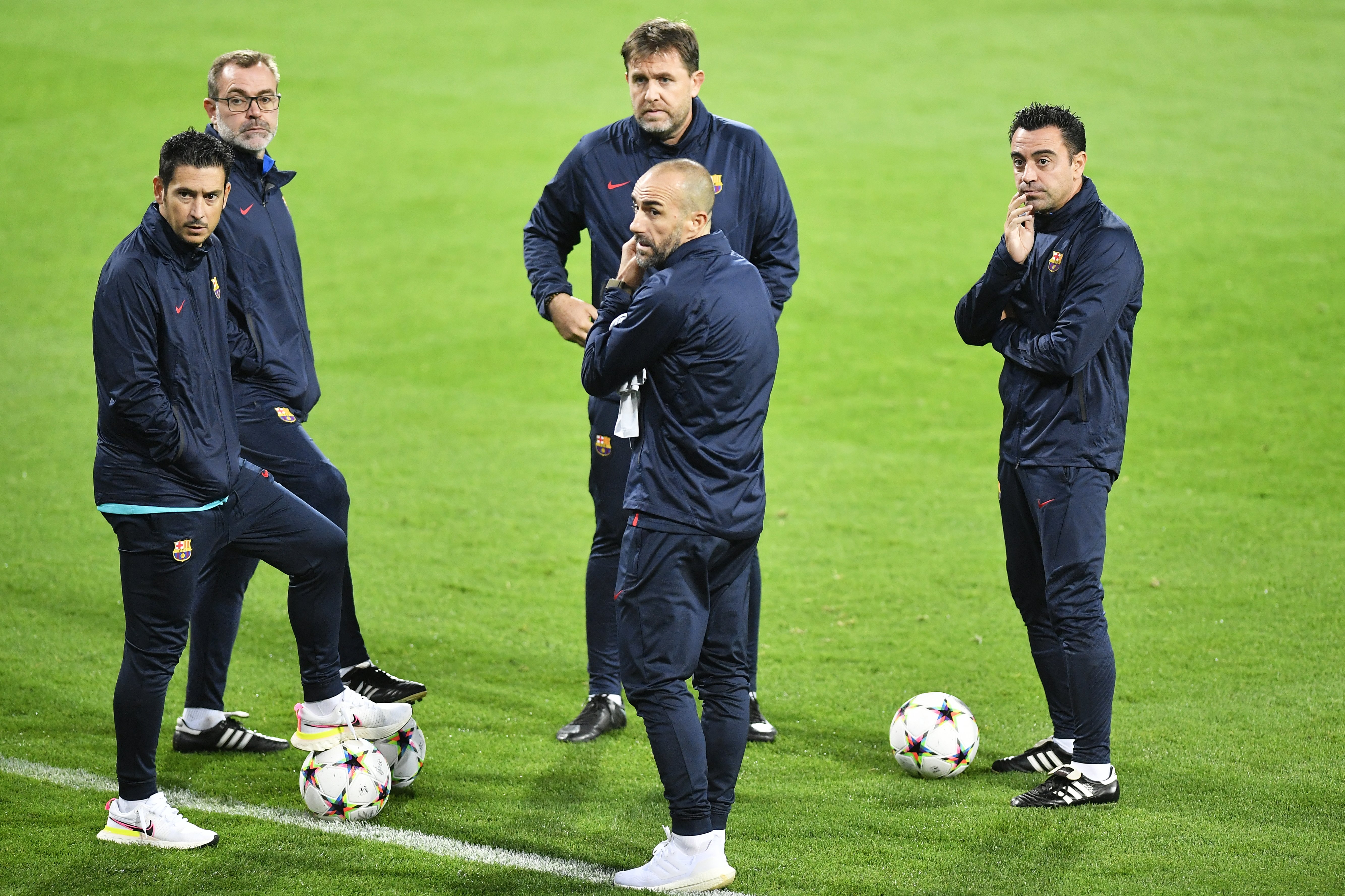 El staff técnico de Xavi Hernández en un entrenamiento deportivo de Champions League / Foto: Europa Press