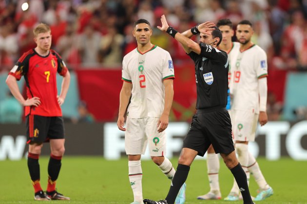 César Ramos anulando gol Marruecos Bélgica / Foto: EFE - Friedemann Vogel