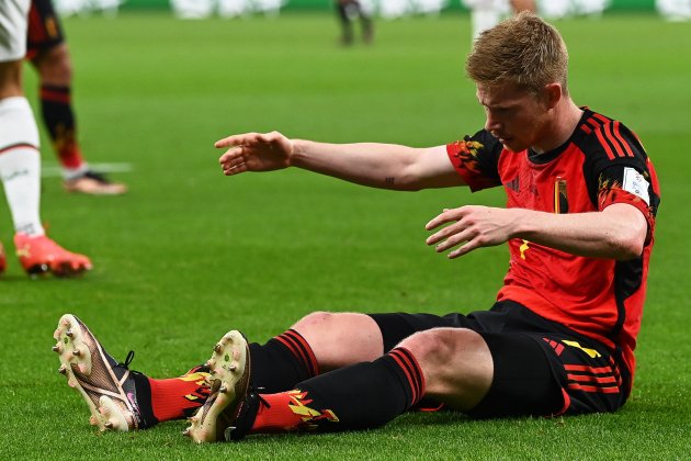 Kevin de Bruyne sentado césped Bélgica Marruecos / Foto: EFE Kevin de Bruyne sentado césped Bélgica Marruecos / Foto: EFE