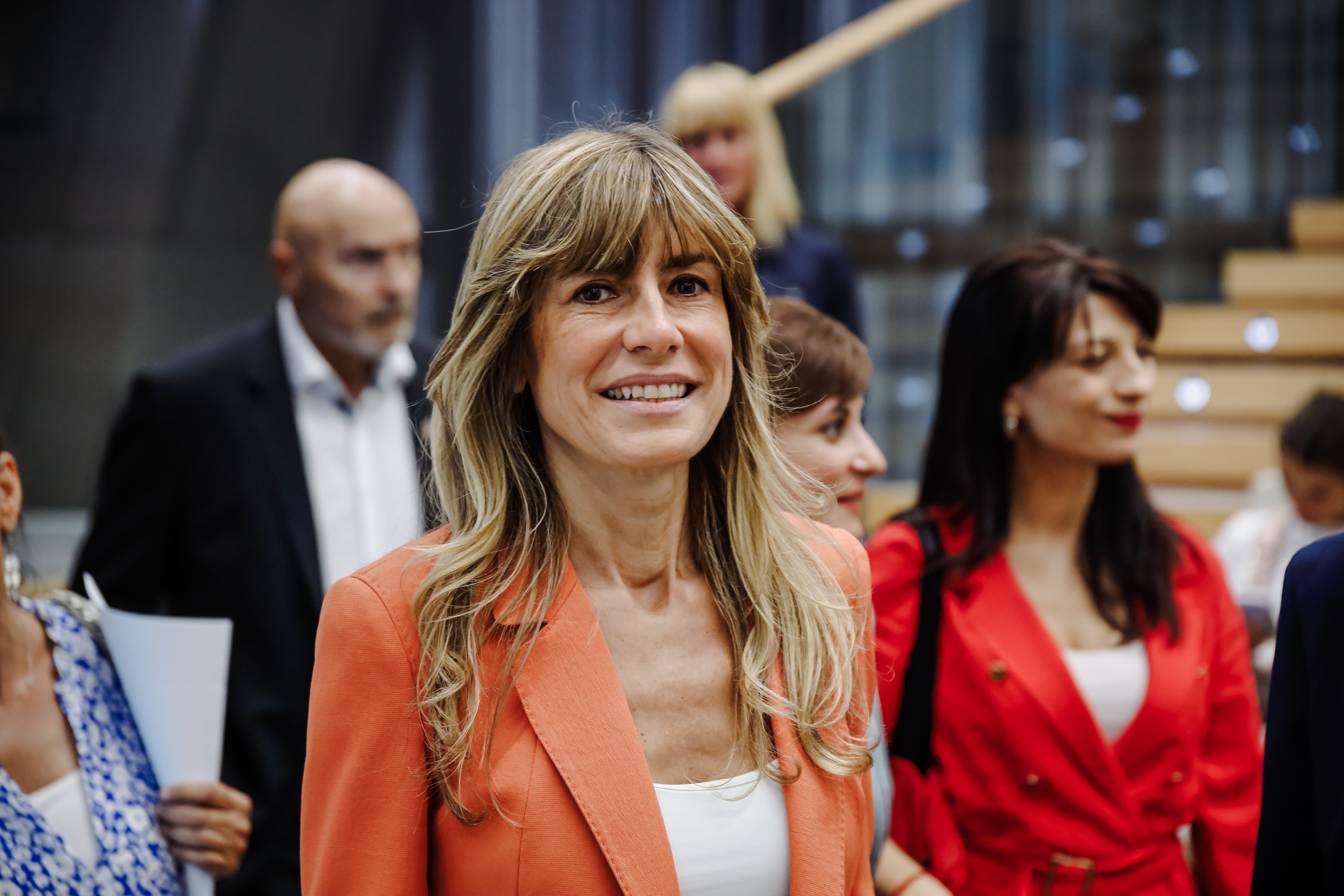 La ultraderecha acosa a Begoña Gómez, esposa de Pedro Sánchez: lluvia de apoyos en las redes