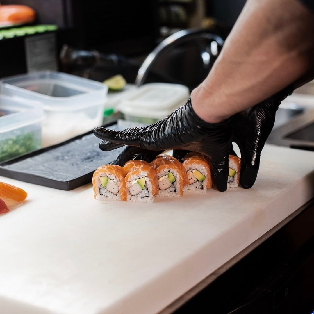 Preparant sushi per a portar al Bokoto / Foto: Instagram Preparant sushi per a portar al Bokoto / Foto: Instagram