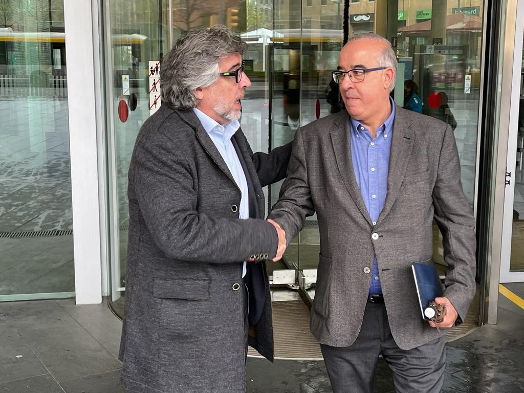 FOTO Alcalde de Cabrera de Mar, Jordi Mir, i el seu advocat Jordi Pina