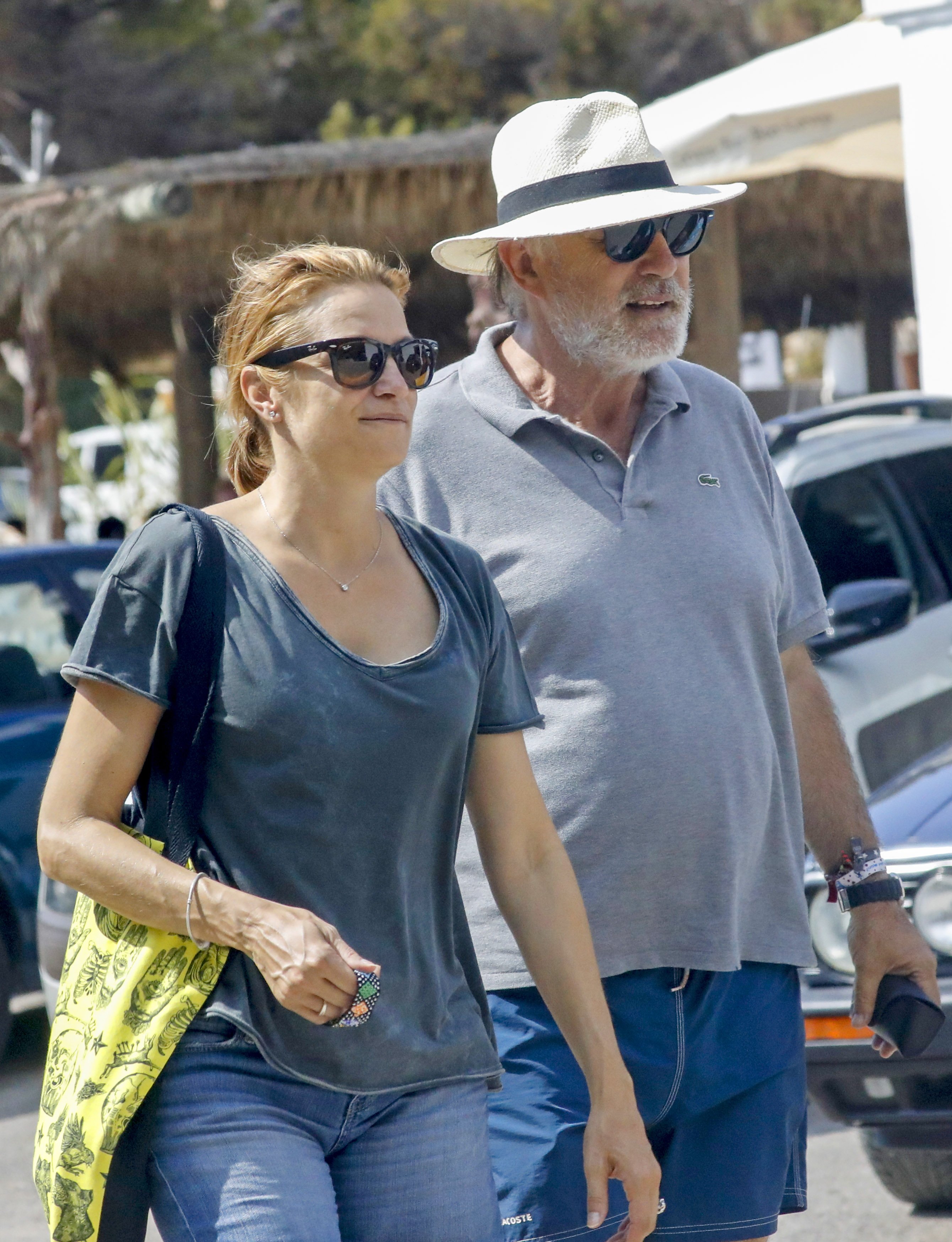 Pedro Piqueras y su mujer Esther Barriga GTRES Pedro Piqueras y su mujer Esther Barriga GTRES