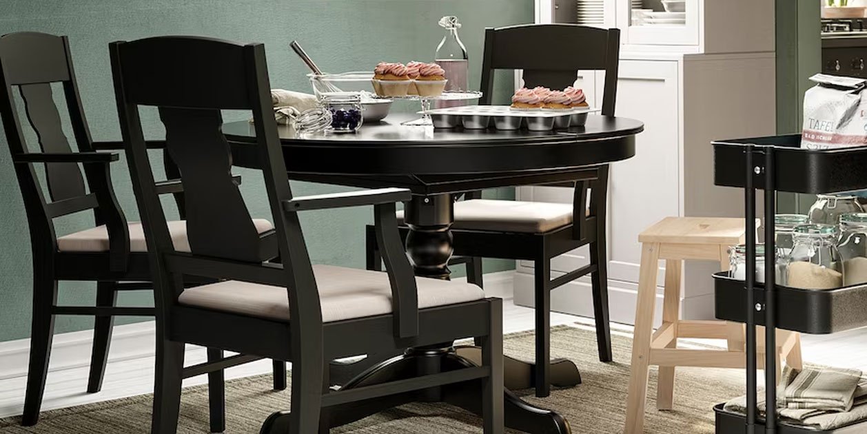 Ikea tiene una mesa que multiplica casi por 2 su tamaño, perfecta para comedores sin espacio