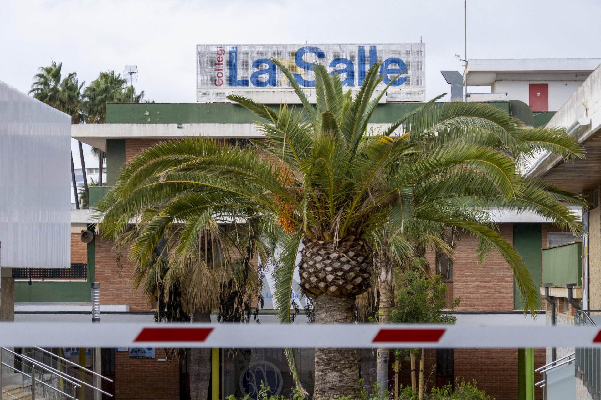 Divisió a la Salle de Palma: samarretes de la selecció espanyola i suport a la professora de català