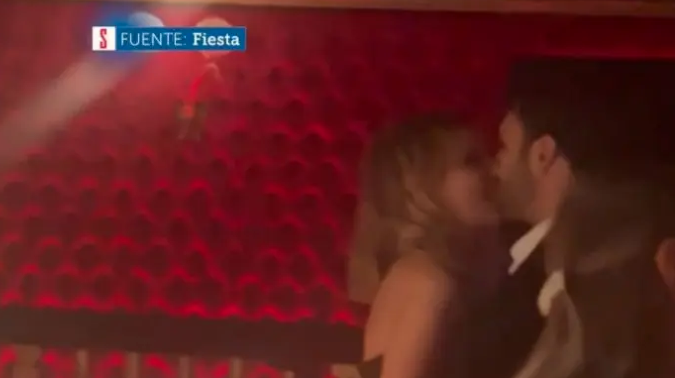 Alba Carrillo beso Alba Carrillo beso