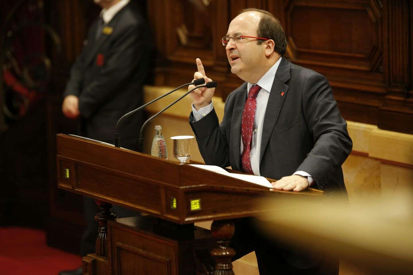 Iceta reprocha a Puigdemont que "no tiene legitimidad" para hacer un RUI