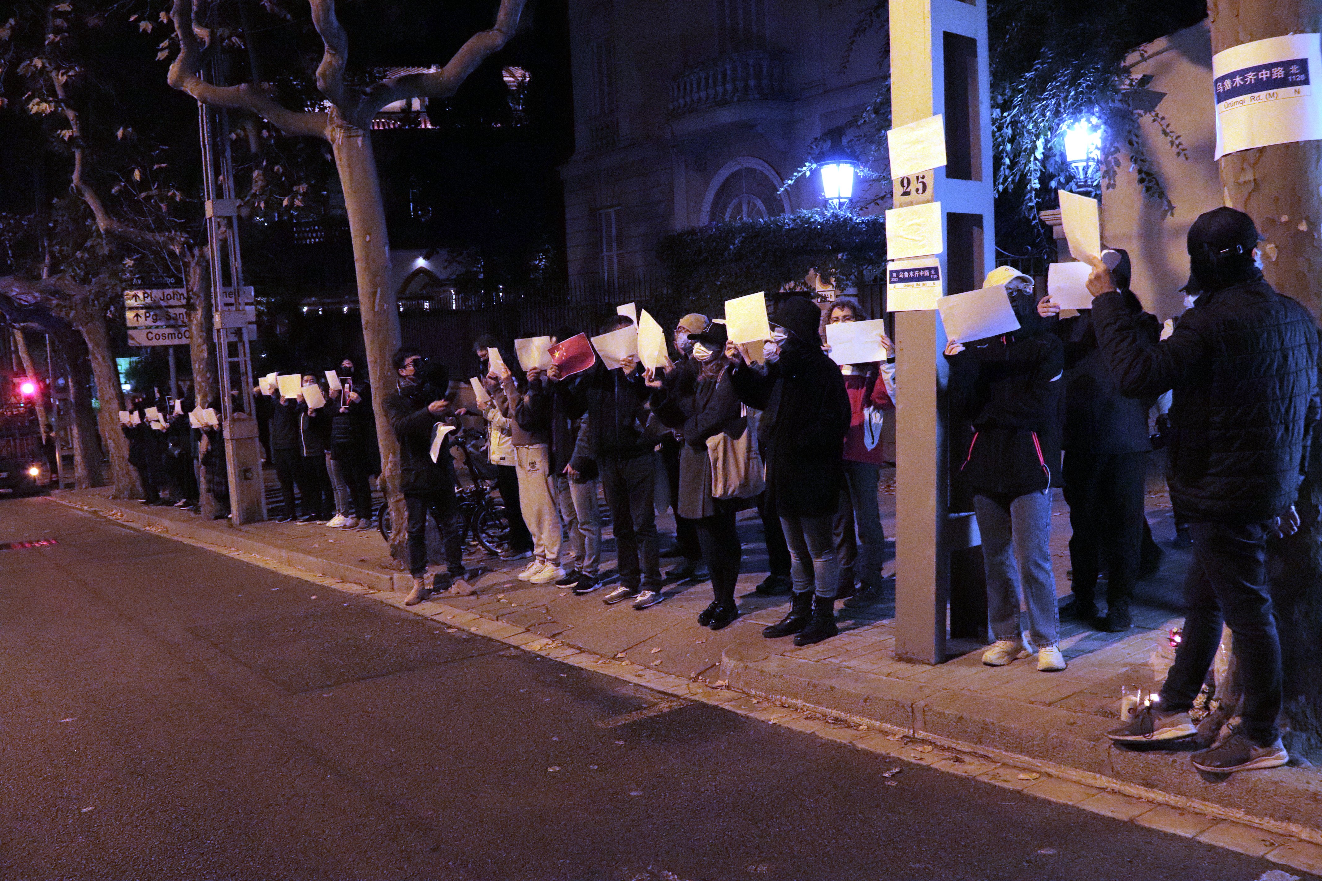 concentración en surport a las protestas de contra la política covid cero en la xina