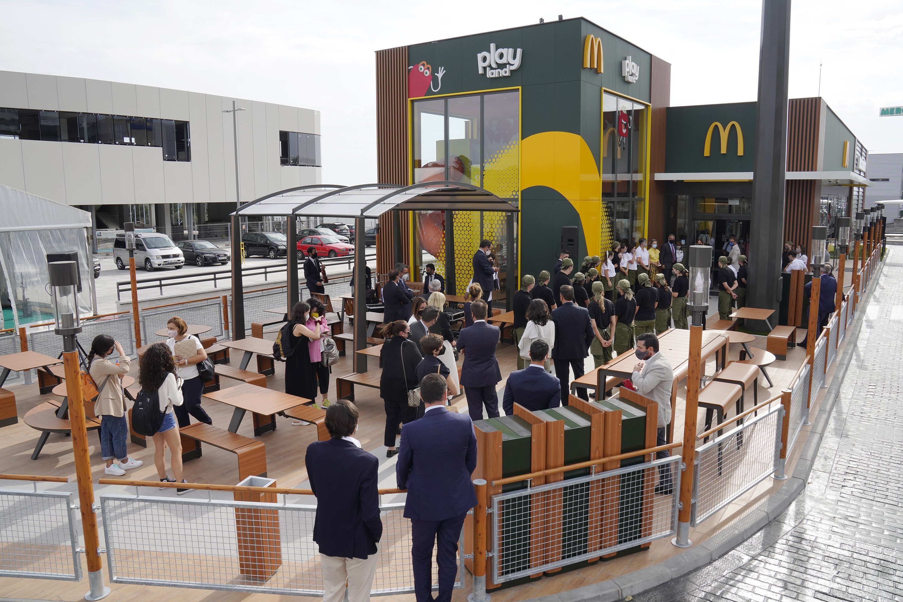 La decadencia de Cs: obligados a cerrar la sede en Alacant y a reunirse en un McDonald's