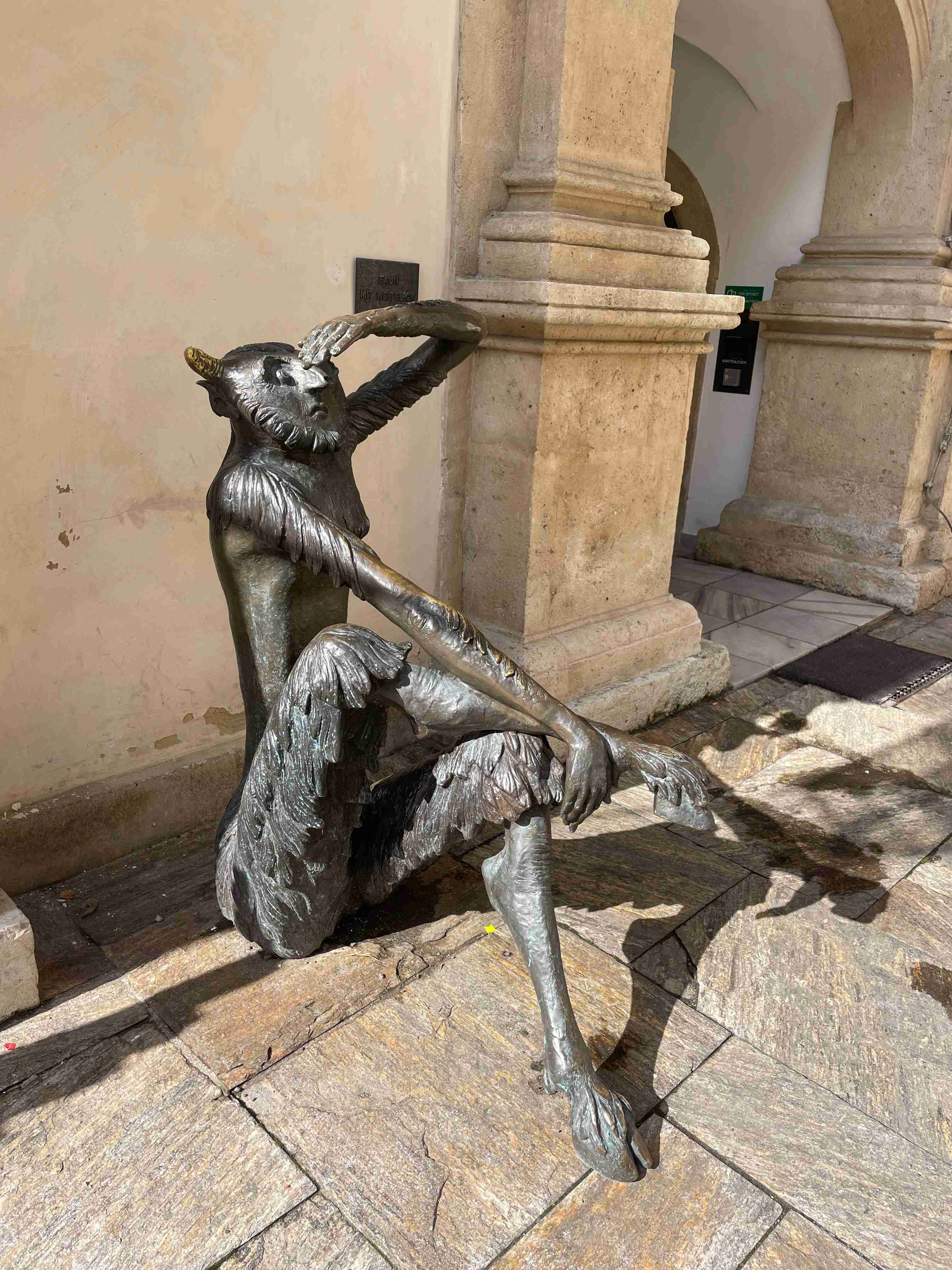 Escultura demoníaca al pati del Parlament Regional de Graz, Àustria