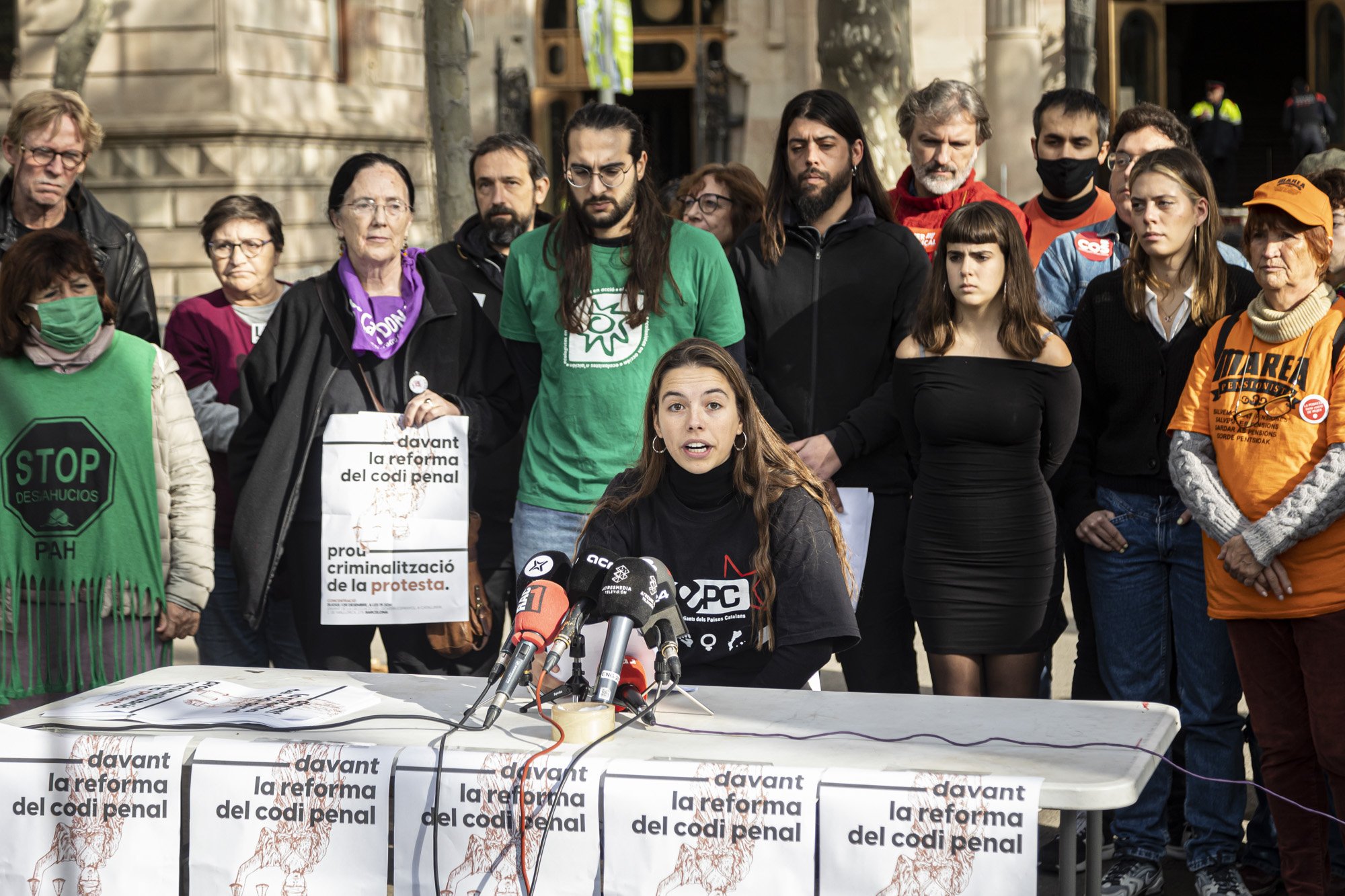 Dos activistas se enfrentan a seis años de prisión por un desahucio en Sants