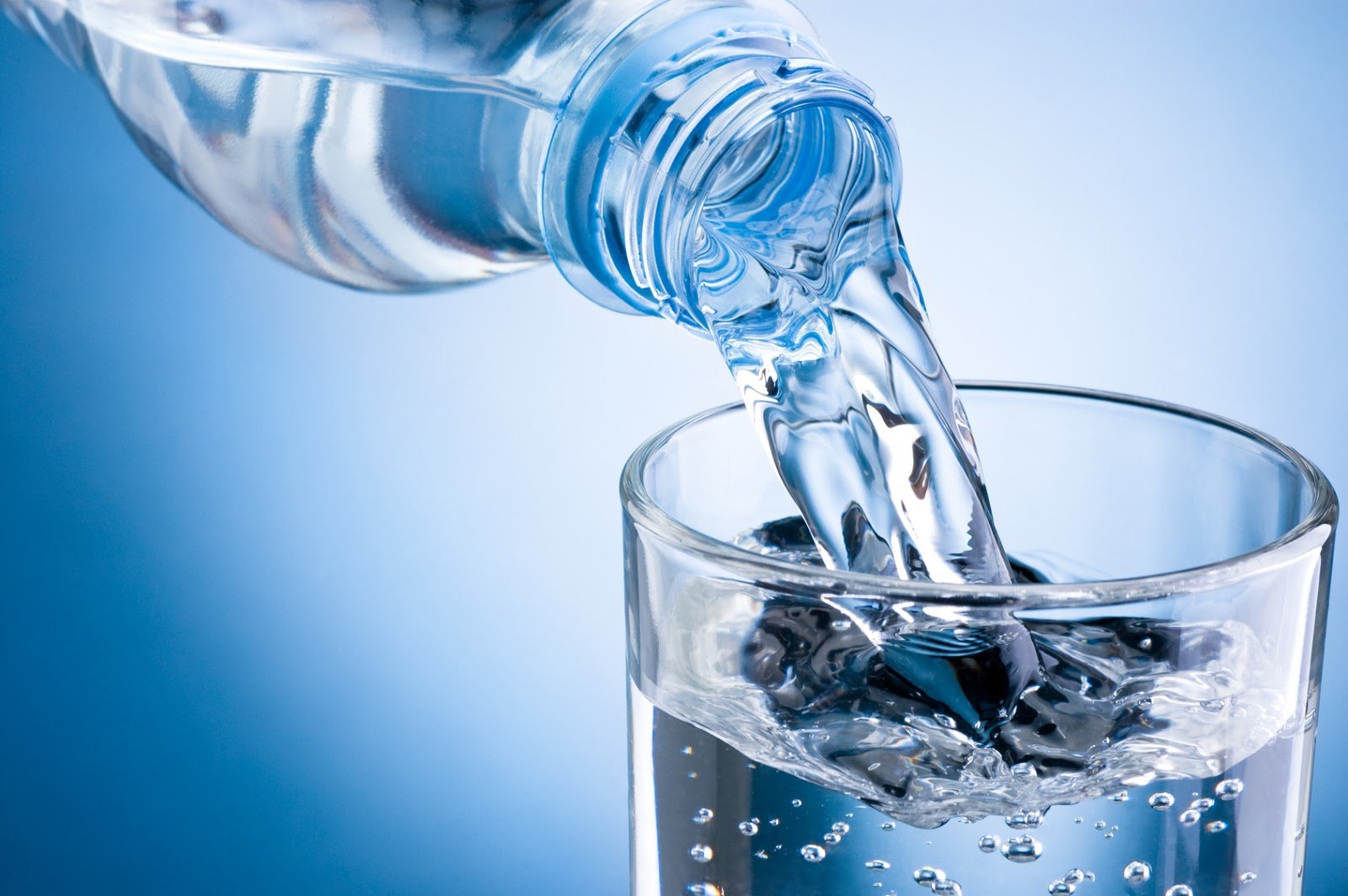No cal beure dos litres d'aigua al dia