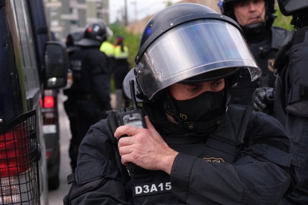 mossos desnonament nau okup l'Astilla Hospitalet de Llobregat foto Carlos Baglietto