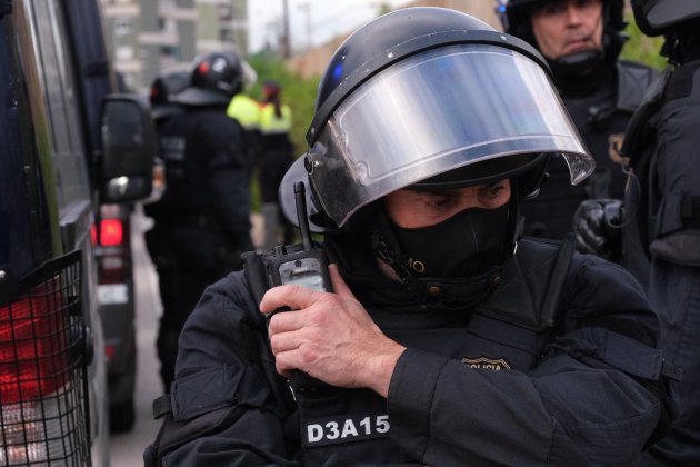 mossos desahucio nave okup el Astilla Hospitalet de Llobregat foto Carlos Baglietto mossos desahucio nave okup el Astilla Hospitalet de Llobregat foto Carlos Baglietto