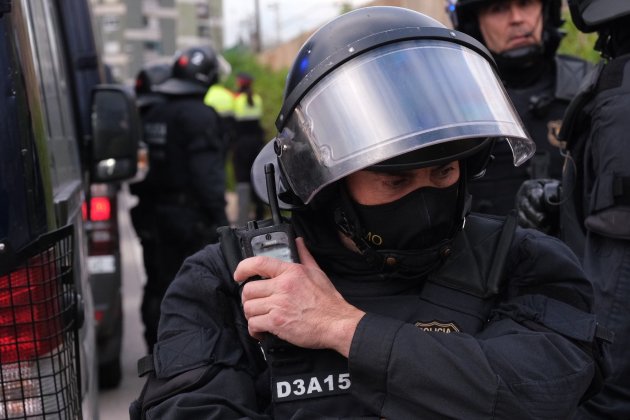 mossos desahucio nave okup el Astilla Hospitalet de Llobregat foto Carlos Baglietto