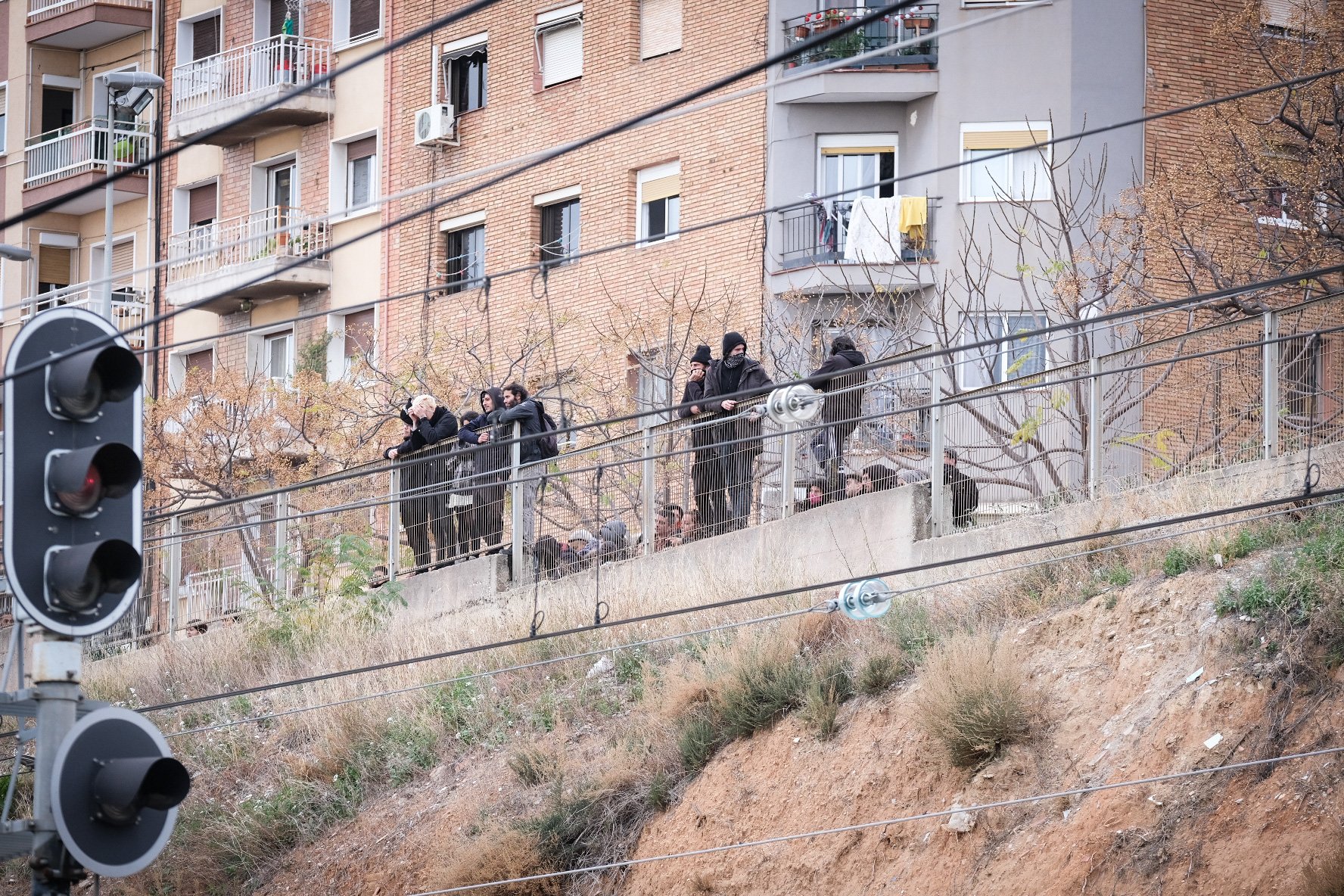 Imágenes del desalojo del CSO L'Astilla, de l'Hospitalet de Llobregat