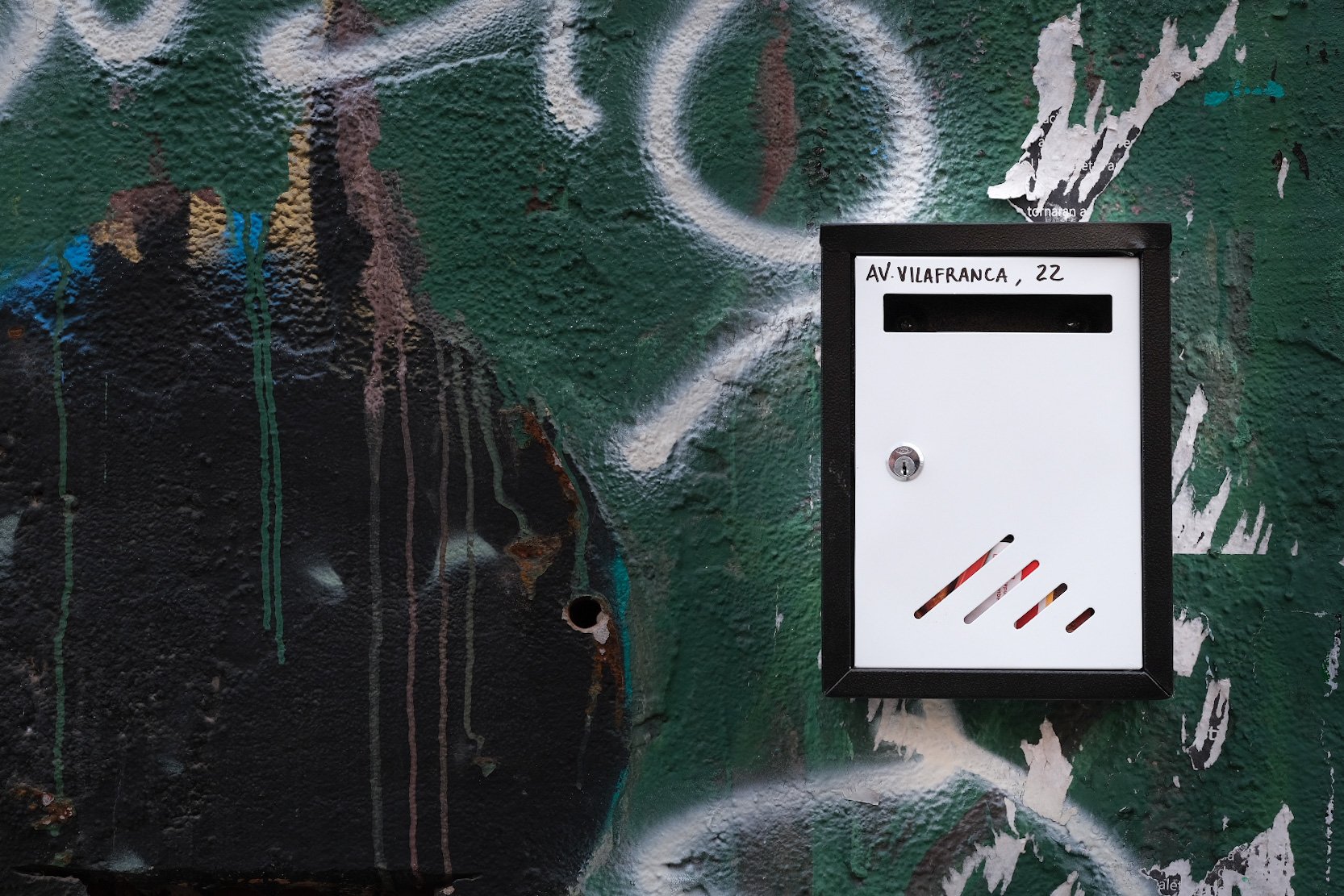 Imágenes del desalojo del CSO L'Astilla, de l'Hospitalet de Llobregat