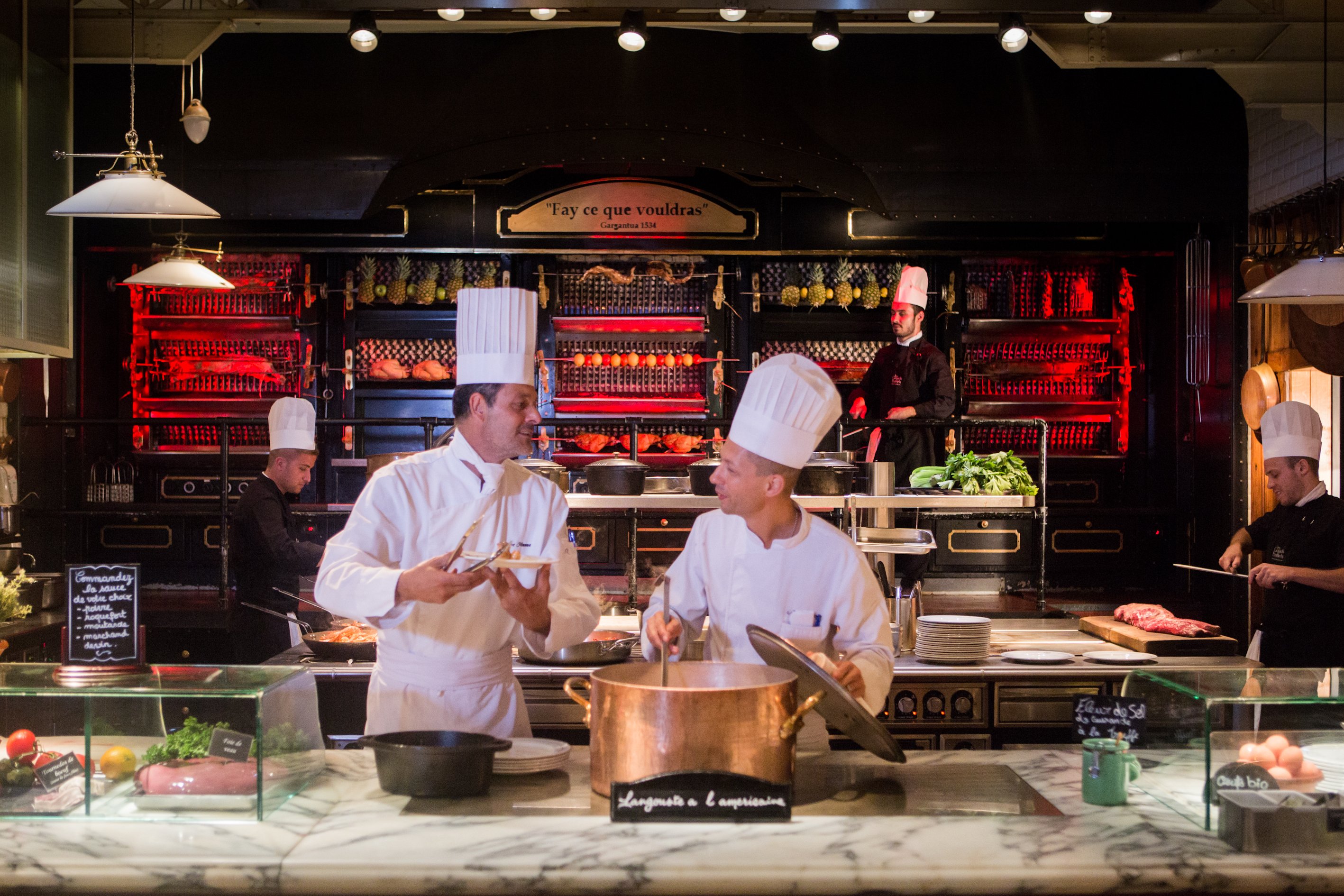 Guía útil para comer en Les Grands Buffets y no acabar rodando