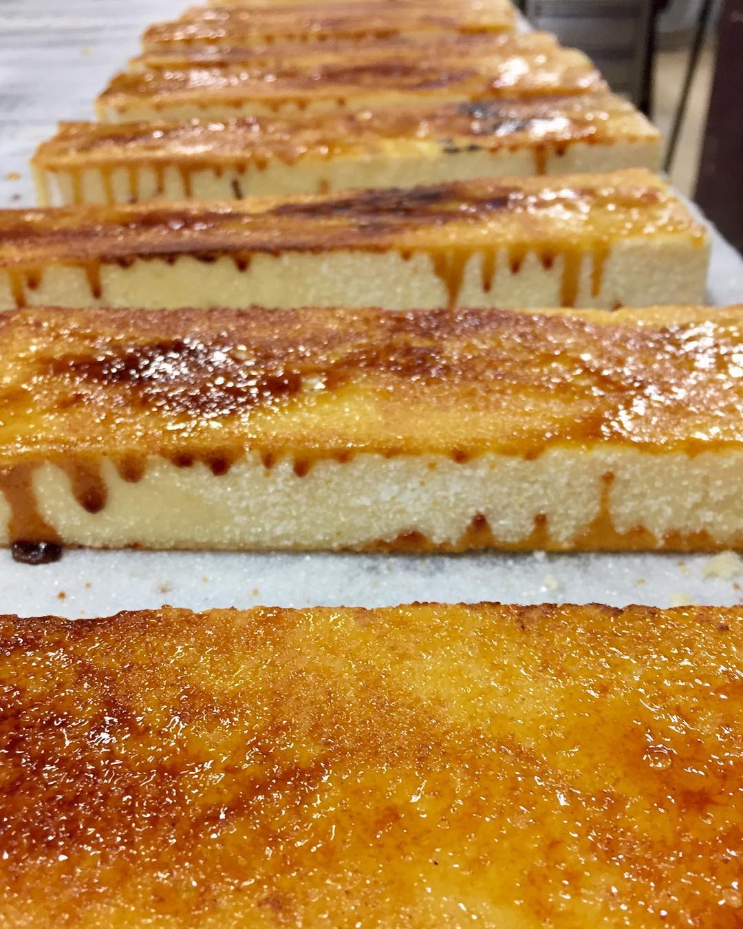 Esta pastelería de Barcelona hace el mejor turrón de yema tostada del Estado
