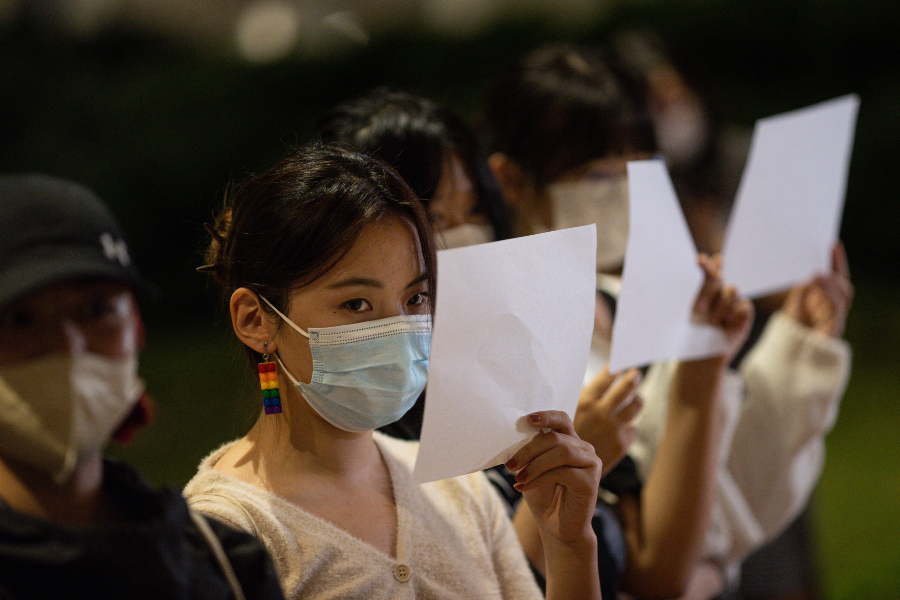 La Xina rebaixa les mesures covid zero i dispara la censura contra les protestes
