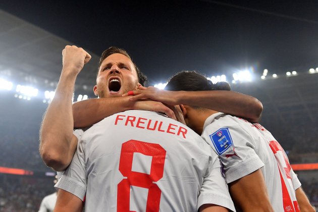 Suiza celebrando gol Freuler Widmer Serbia / Foto: EFE