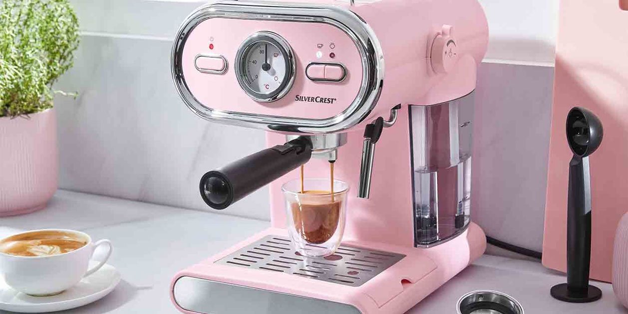 Esta cafetera espresso retro color rosa es top ventas en Lidl