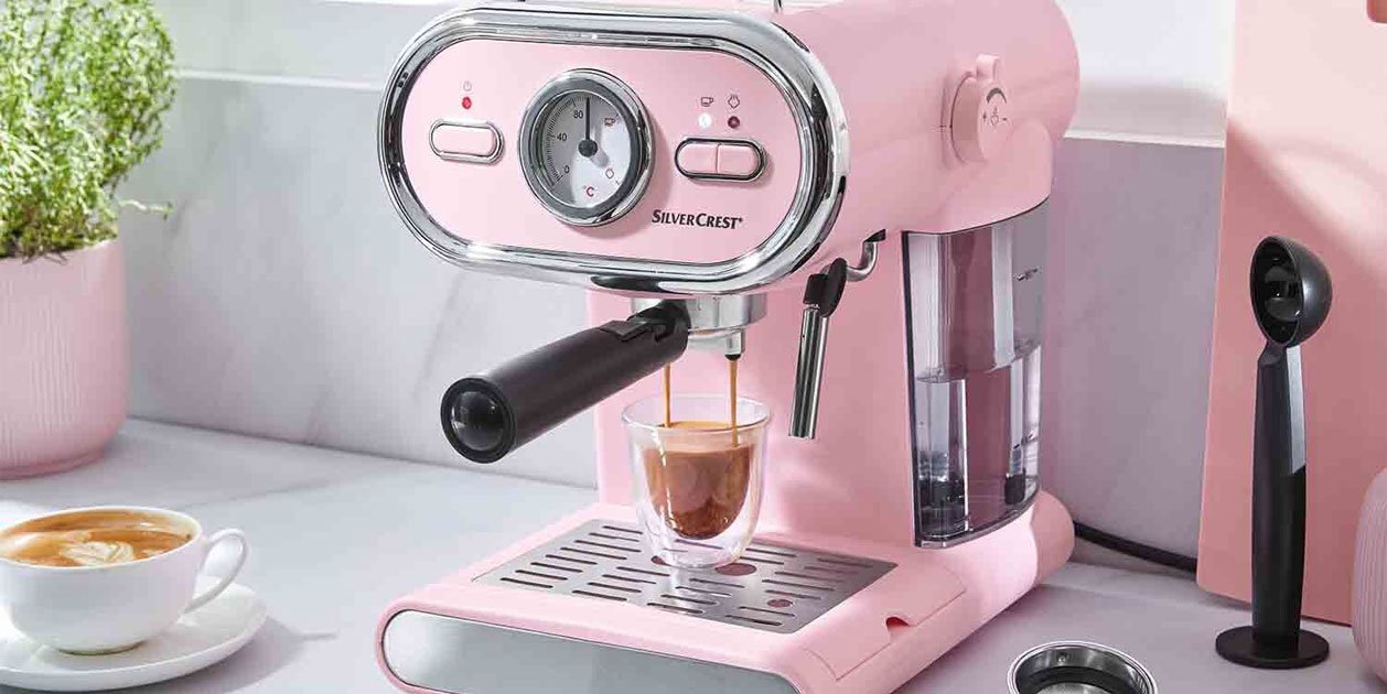 Aquesta cafetera espresso retro color rosa és top vendes a Lidl