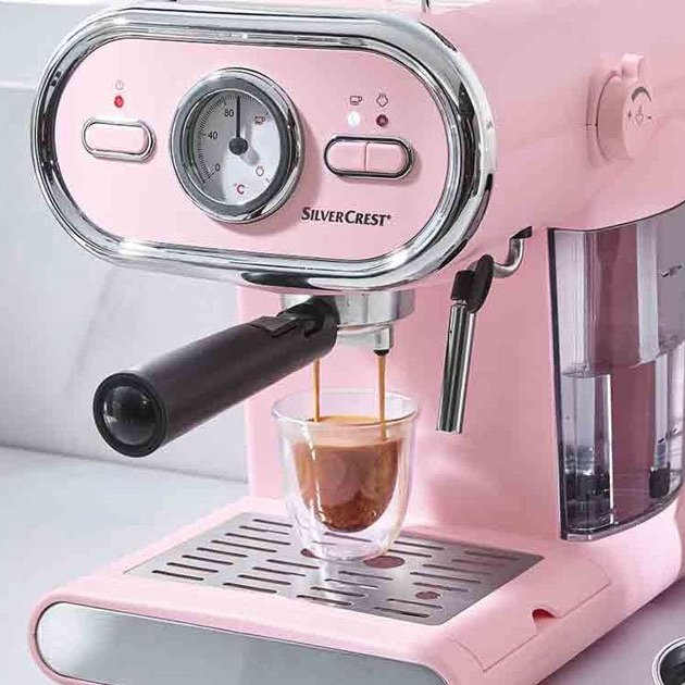 Esta cafetera espresso retro color rosa es top ventas en Lidl