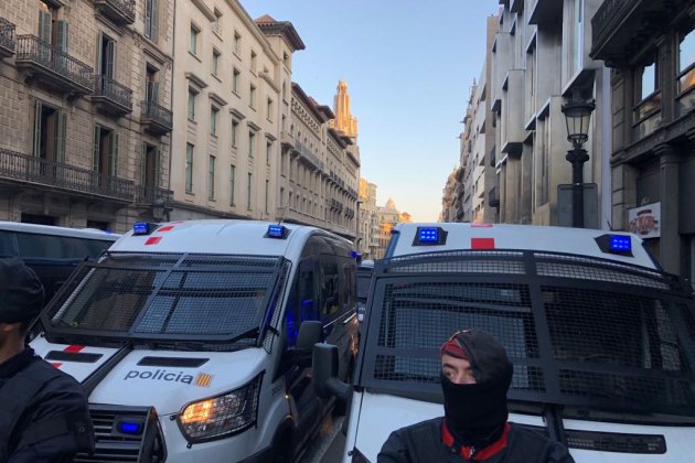 mossos tallen pas Via Laietana Rei MWC 2   Marta Lasalas
