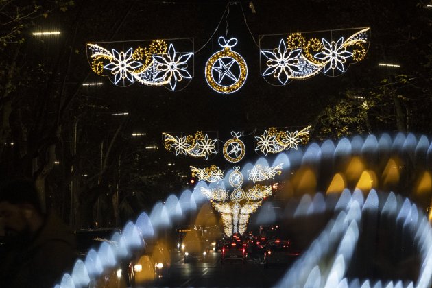 Llums de nadal a Barcelona reflexe diagonal / Foto: Carlos Baglietto Llums de nadal a Barcelona reflexe diagonal / Foto: Carlos Baglietto