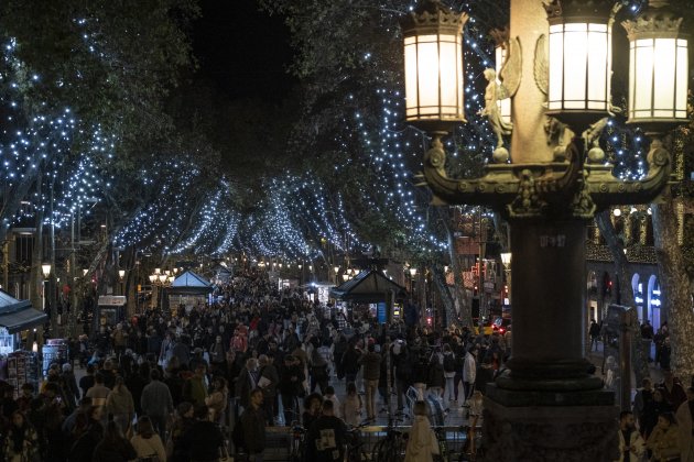 Luces navidad 2022 BCN La Rambla farola / Foto: Carlos Baglietto