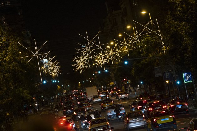 Luces navidad BCN calle aragó / Foto: Carlos Baglietto