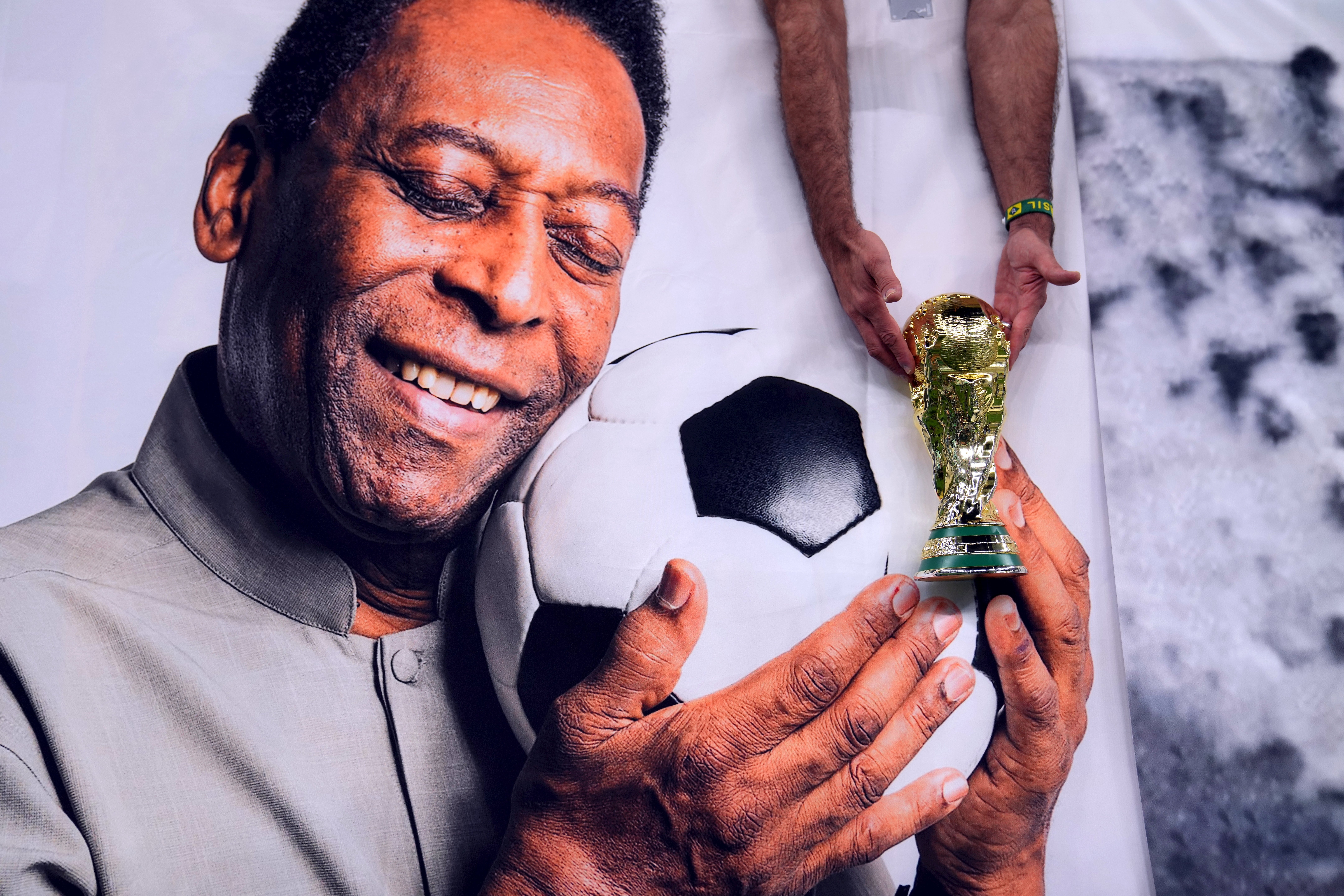 La leyenda de 'O Rei' Pelé, el astro mágico que llevó el fútbol a una nueva dimensión