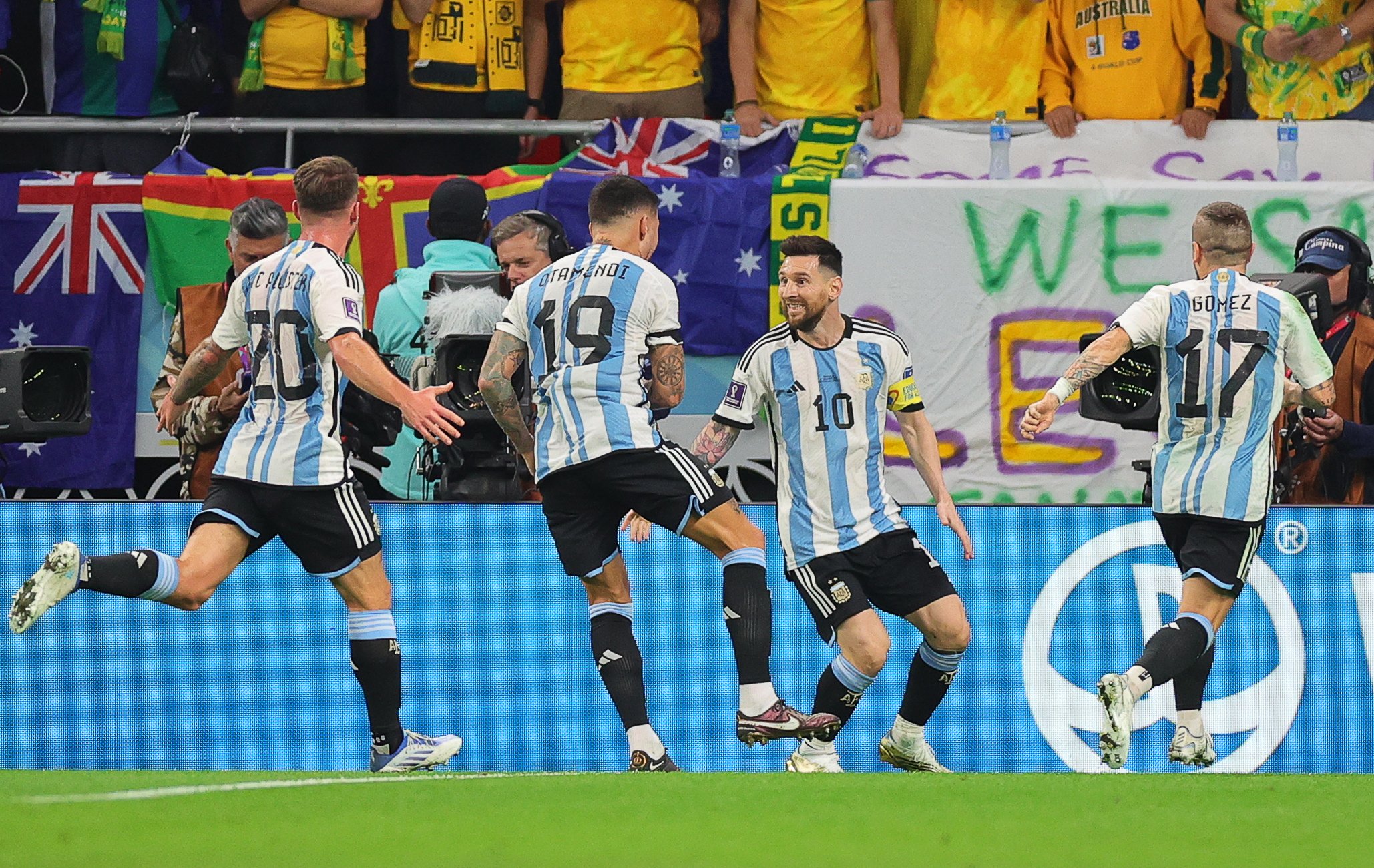 Messi lidera el triunfo de Argentina contra Australia (2-1), los Países Bajos esperan en los cuartos de final