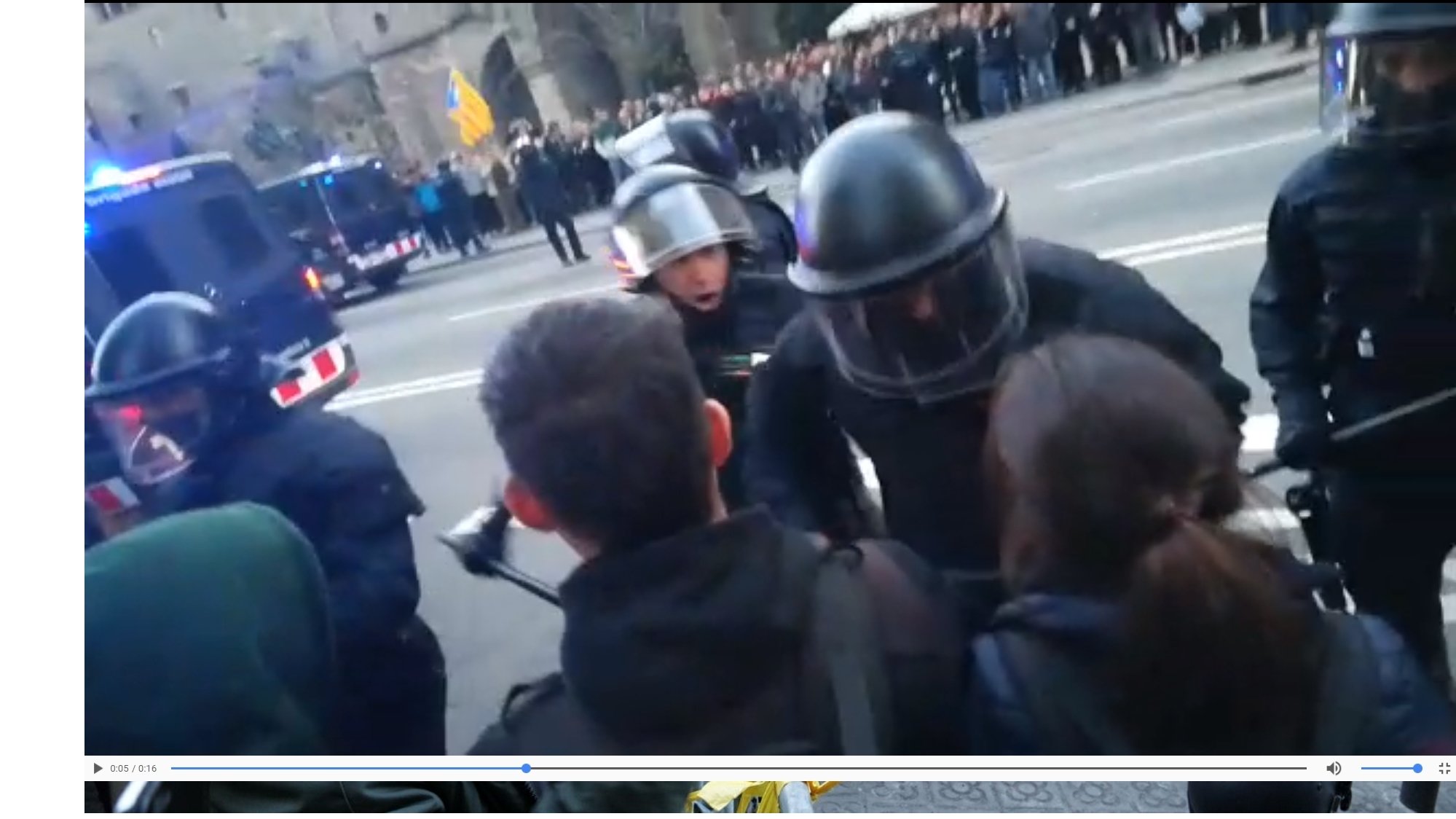 Dinou ferits per càrregues policials, entre ells la regidora María José Lecha