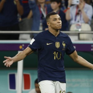 Un Kylian Mbappé estel·lar destrossa Polònia i fica a França als vuitens del Mundial (3-1)