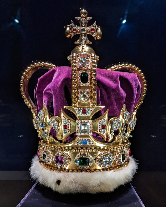 corona santo eduard monarquía britanica reino unido corona santo eduard monarquía britanica reino unido