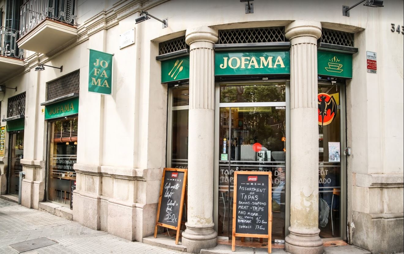 Un emblemàtic bar de Barcelona es veu obligat a tancar després de 64 anys